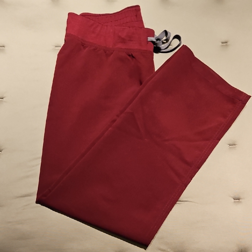 FIGS SCRUB PANTS BURGUNDY TECHNICAL COLLECTION DRAWSTRING STRAIGHT LEG SMALL